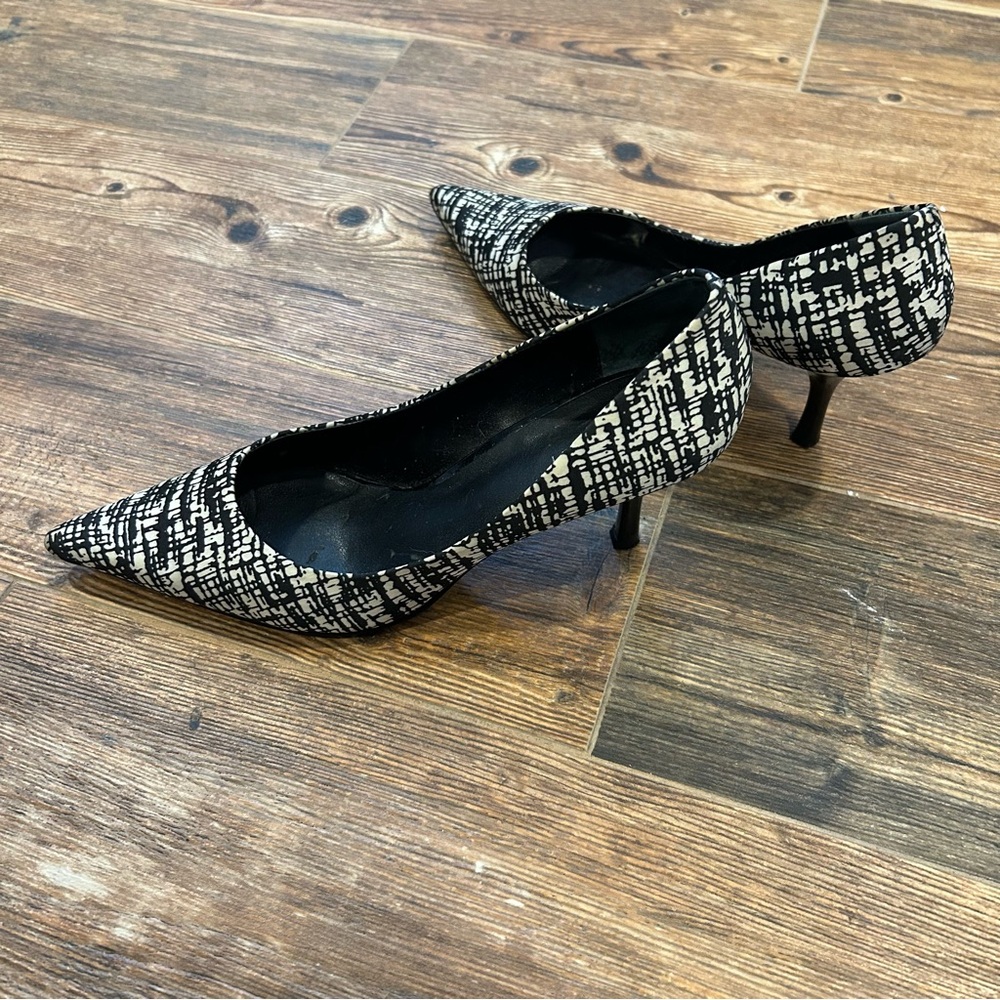 Nine West Black & White Graphic Print Heels - Size 8.5M - Picture 6 of 16